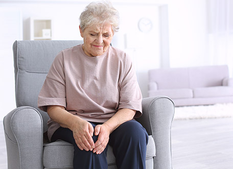 Tuntuuko portaiden kiipeäminen polvissasi?