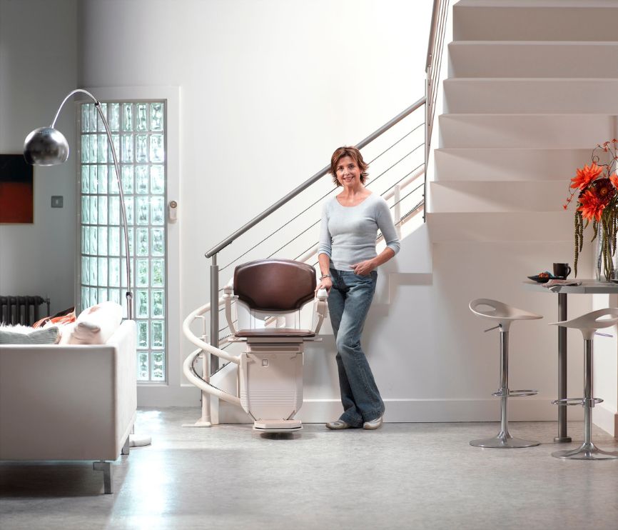 Kodin sisustukseen sopiva porrashissin muotoilu